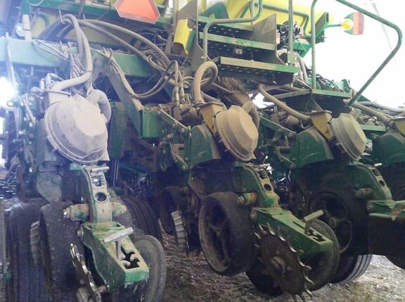 Image of John Deere 1795 equipment image 4