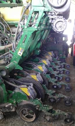 Image of John Deere 1795 equipment image 1