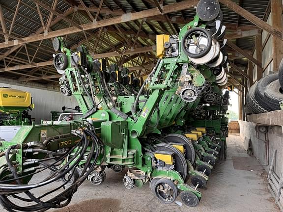 Image of John Deere 1795 equipment image 2