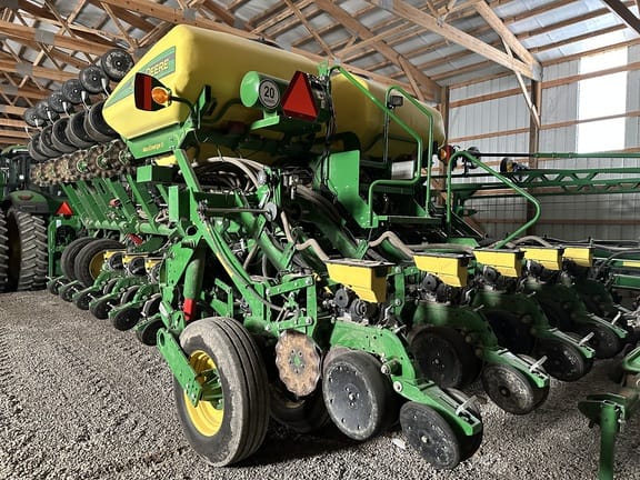 2020 John Deere 1795 Equipment Image0