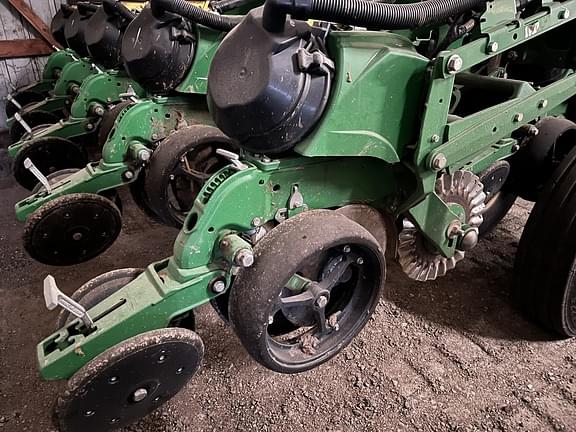 Image of John Deere 1795 equipment image 1