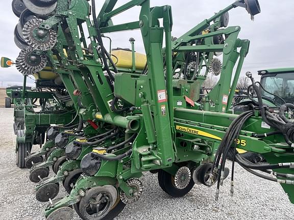 Image of John Deere 1795 equipment image 2