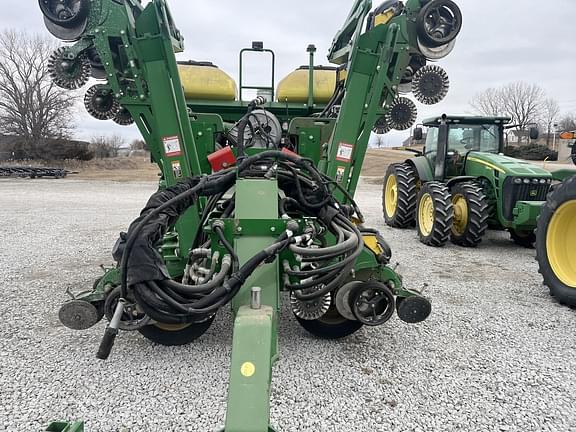Image of John Deere 1795 equipment image 1