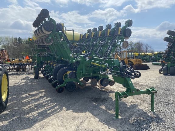 Image of John Deere 1795 equipment image 2