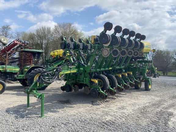 2020 John Deere 1795 Equipment Image0