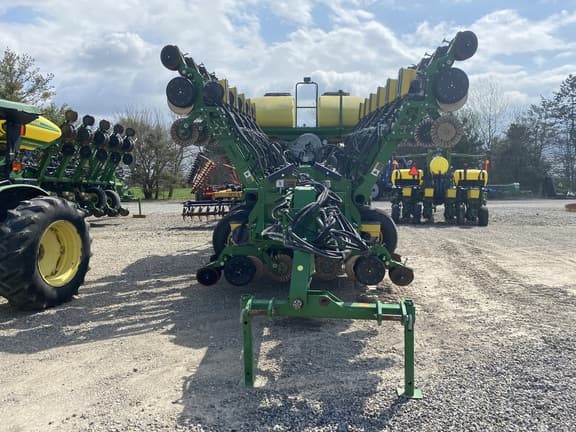 Image of John Deere 1795 equipment image 1