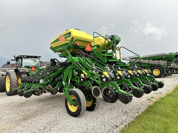 Image of John Deere 1795 equipment image 3