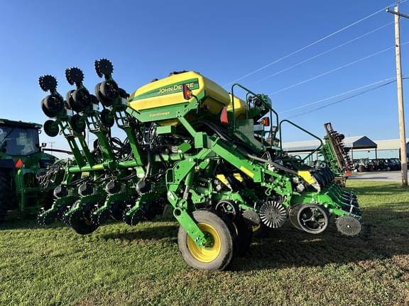 Image of John Deere 1795 equipment image 2