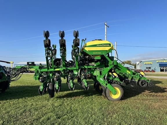 Image of John Deere 1795 equipment image 1