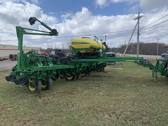 Image of John Deere 1795 equipment image 1