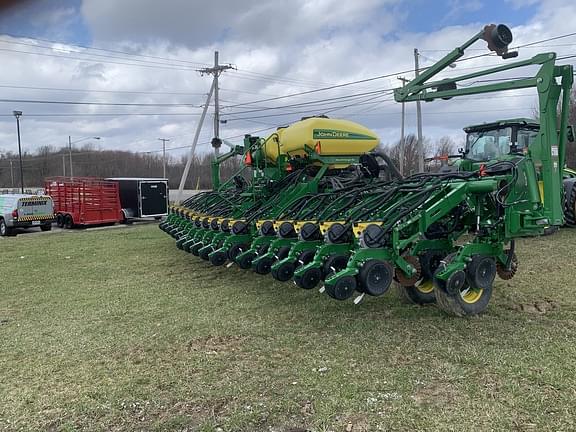 Image of John Deere 1795 equipment image 3