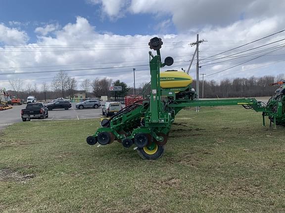 Image of John Deere 1795 equipment image 2