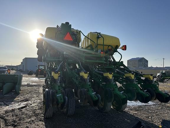 Image of John Deere 1795 equipment image 2