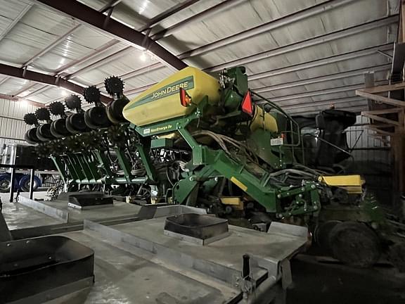 Image of John Deere 1795 equipment image 3