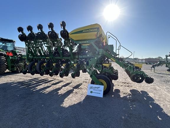 Image of John Deere 1795 equipment image 3
