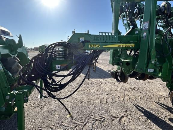 Image of John Deere 1795 equipment image 1