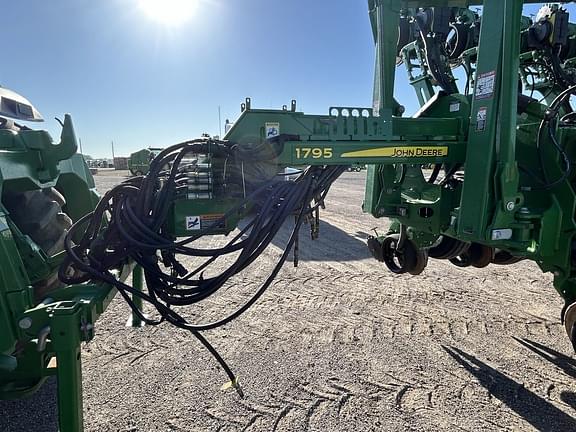 Image of John Deere 1795 equipment image 1