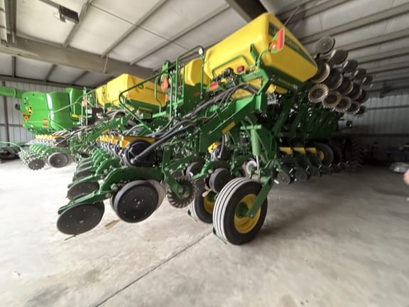 2020 John Deere 1795 Equipment Image0