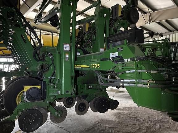 Image of John Deere 1795 equipment image 4