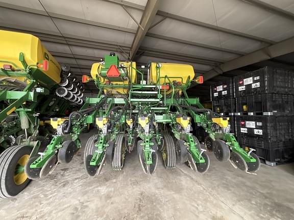 Image of John Deere 1795 equipment image 2