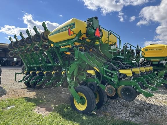 Image of John Deere 1795 equipment image 1