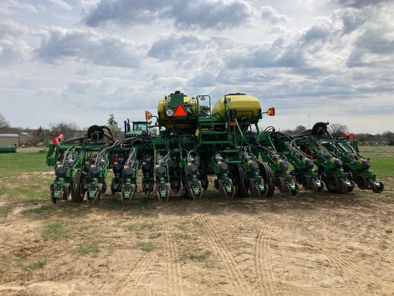 2020 John Deere 1795 Equipment Image0