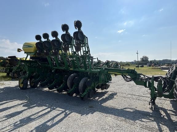 Image of John Deere 1795 equipment image 4