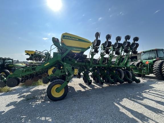 Image of John Deere 1795 equipment image 1