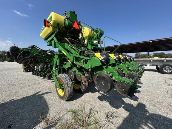 Image of John Deere 1795 equipment image 3