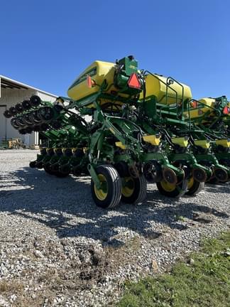Image of John Deere 1795 equipment image 3