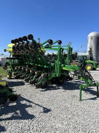 2020 John Deere 1795 Equipment Image0