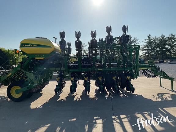 Image of John Deere 1795 equipment image 1