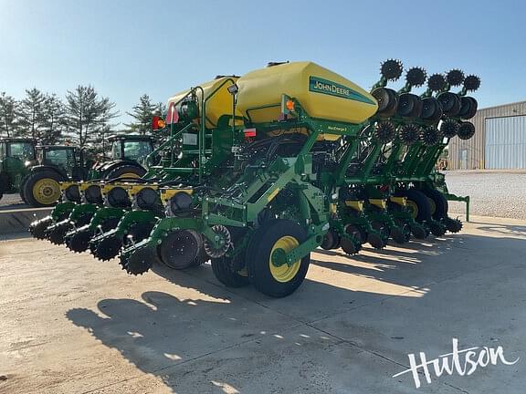 Image of John Deere 1795 equipment image 2