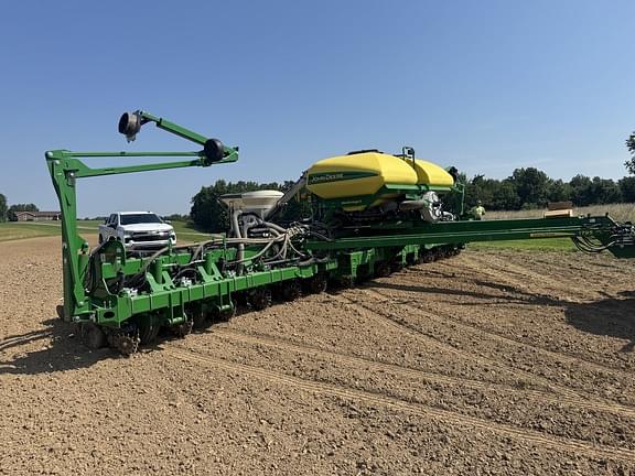 Image of John Deere 1795 equipment image 4