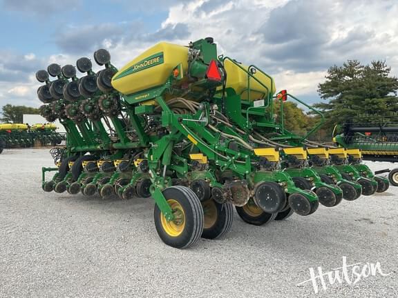 Image of John Deere 1795 equipment image 3