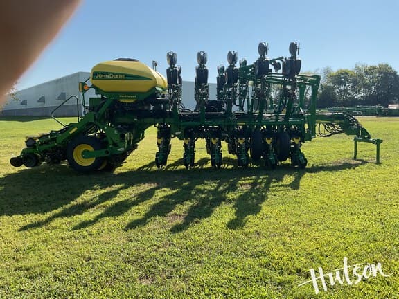 Image of John Deere 1795 equipment image 4