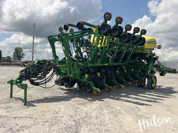 Image of John Deere 1795 equipment image 1
