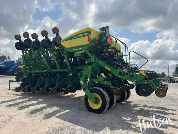 Image of John Deere 1795 equipment image 2