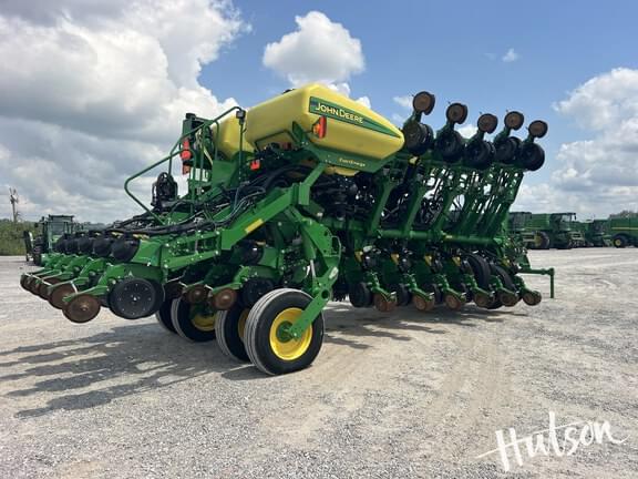 Image of John Deere 1795 equipment image 3