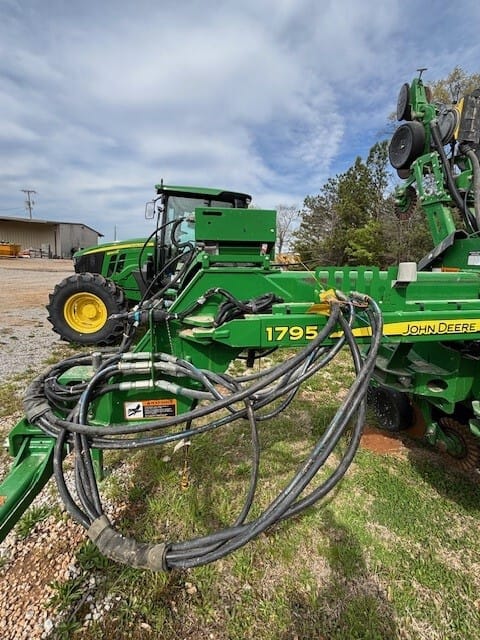 2020 John Deere 1795 Equipment Image0