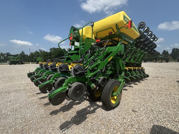 Image of John Deere 1795 equipment image 3