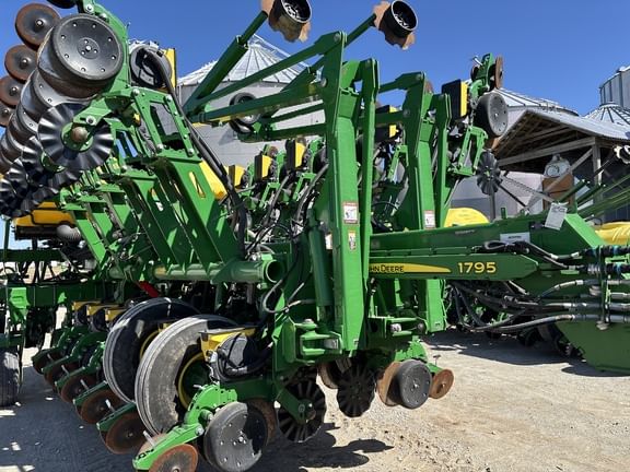 2020 John Deere 1795 Equipment Image0