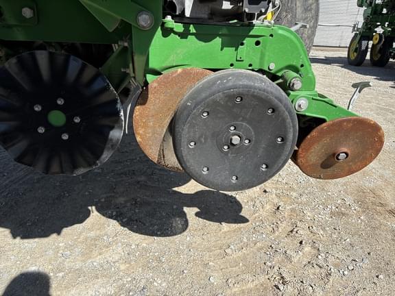 Image of John Deere 1795 equipment image 3