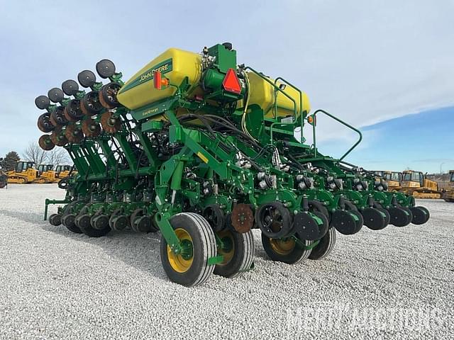 Image of John Deere 1795 equipment image 2