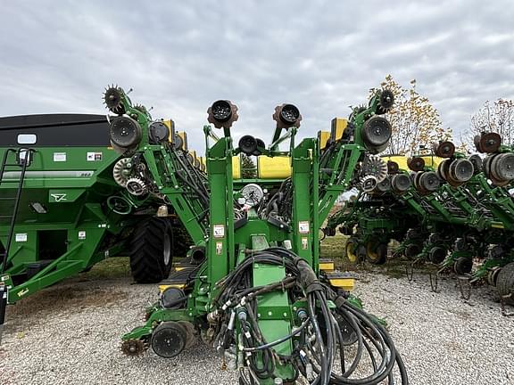 Image of John Deere 1795 equipment image 2