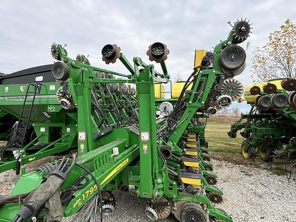 Image of John Deere 1795 equipment image 1