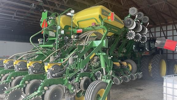 Image of John Deere 1795 equipment image 1