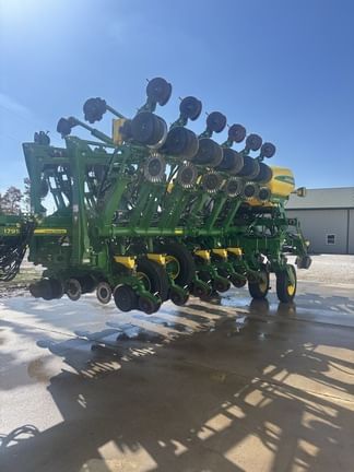 2020 John Deere 1795 Equipment Image0