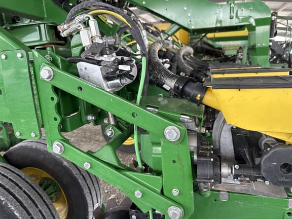 Image of John Deere 1795 equipment image 2