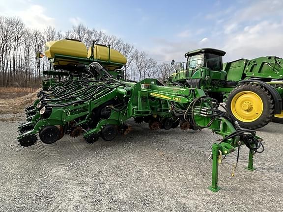 Image of John Deere 1795 equipment image 2